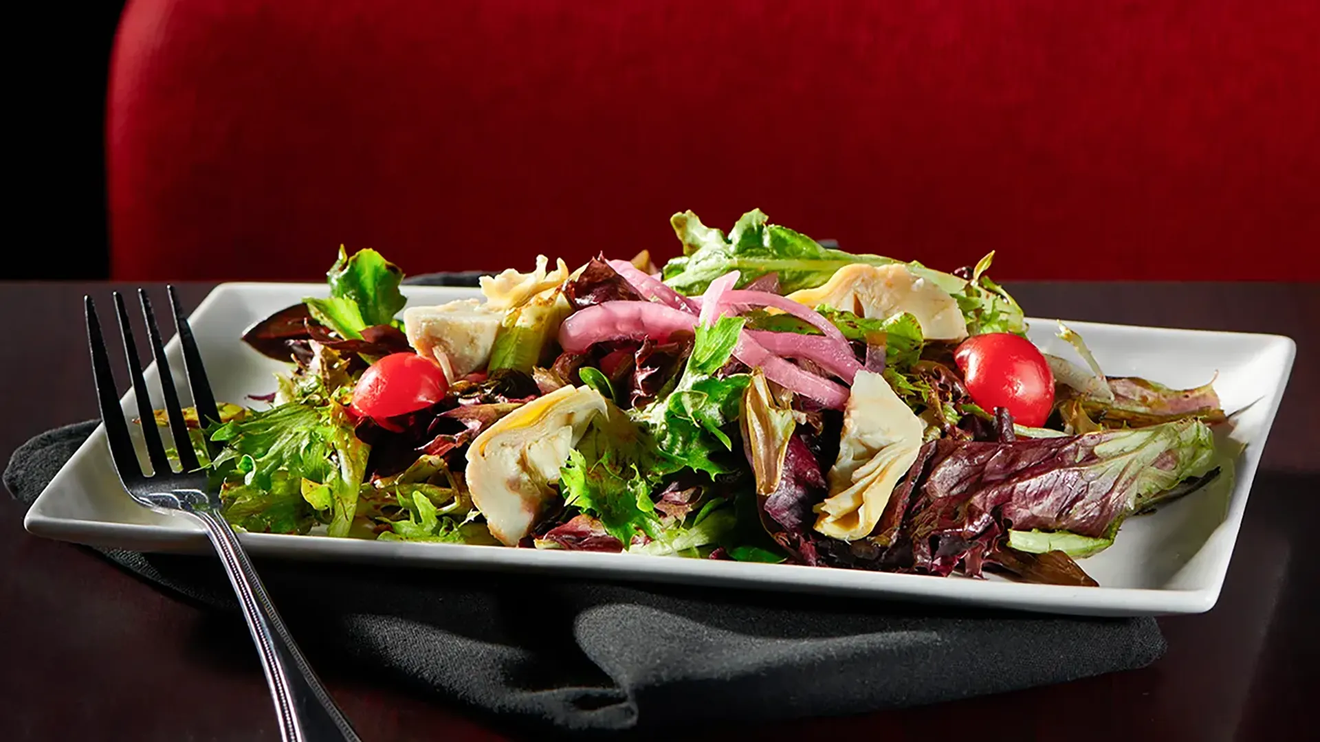 Salade italienne Pacini avec légumes frais et vinaigrette maison